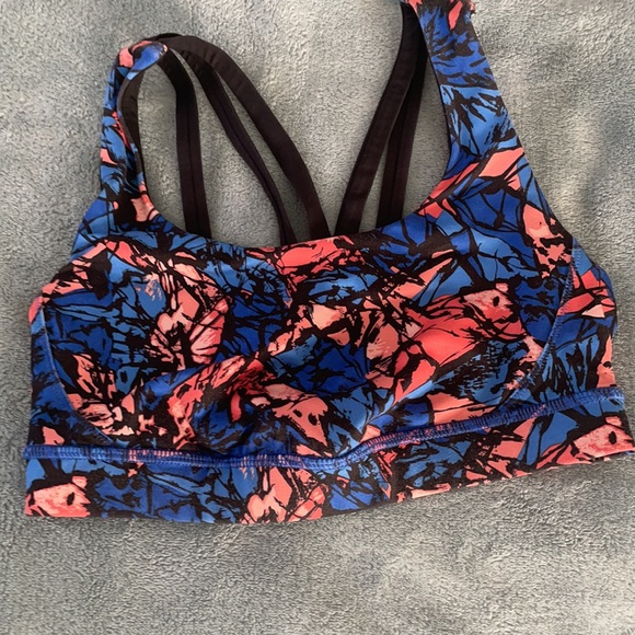 Lululemon shorts and matching sports bra - Picture 2 of 11